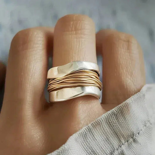 Bague avec Motif Filleté (ou Bague au Design Tressé)