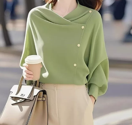 Isavellora - Maglione Elegante Drapé con Bottoni Dorati