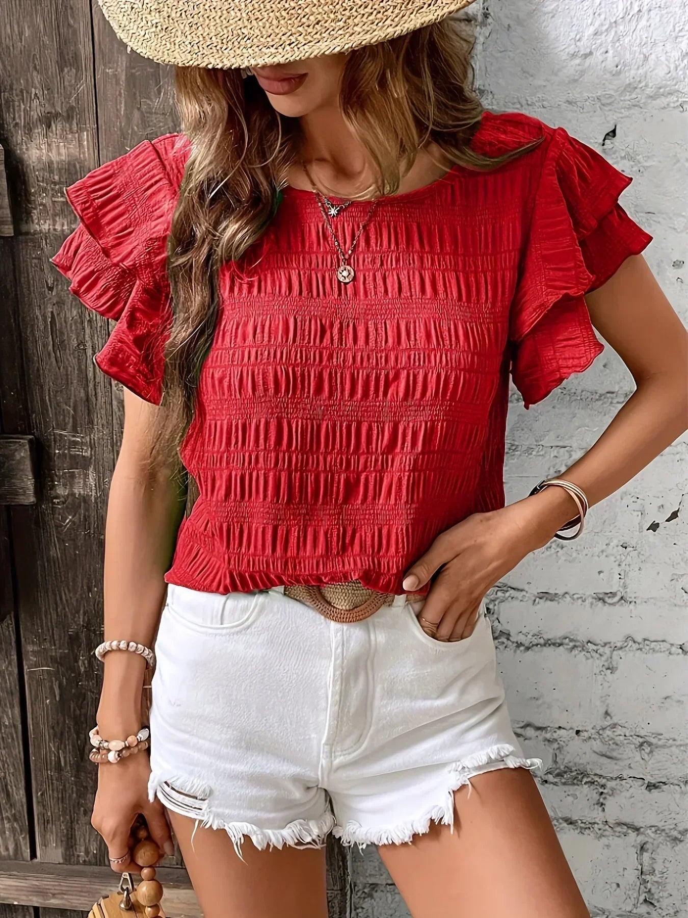 Charmaine™ | Blusa leggera con ruches giocose