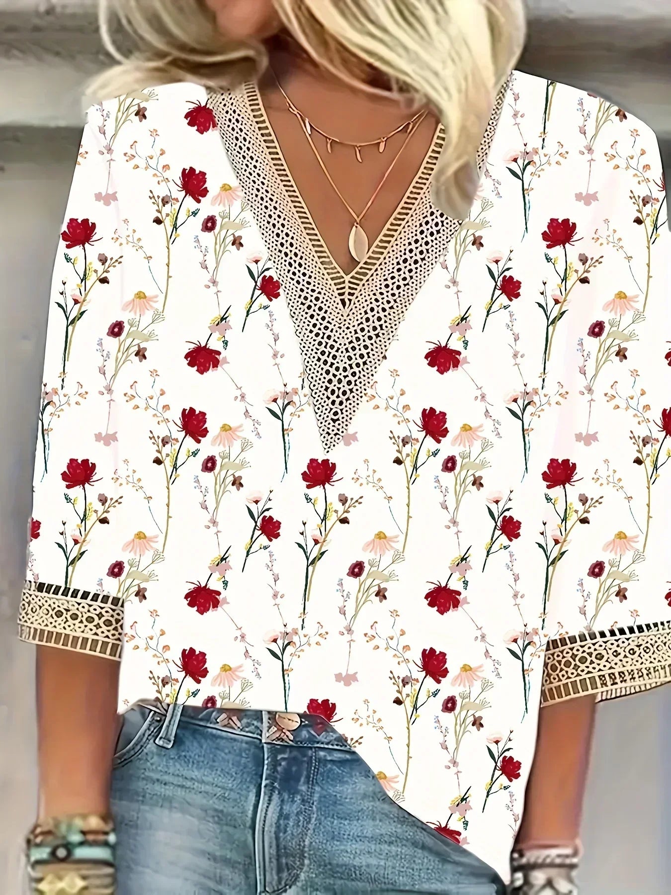 Janine™ | Blusa elegante con scollatura a V in pizzo