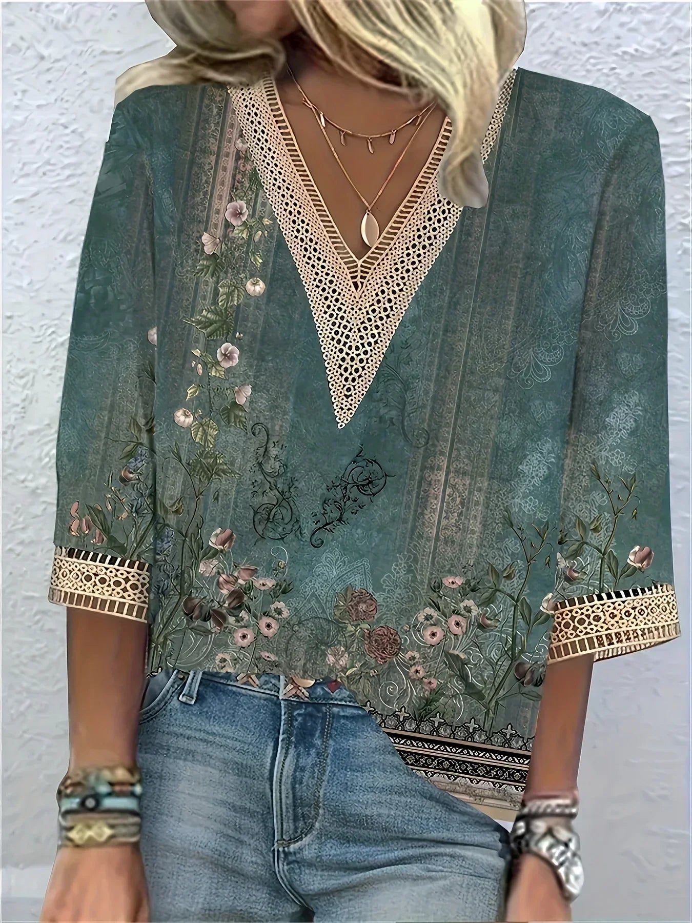 Janine™ | Blusa elegante con scollatura a V in pizzo