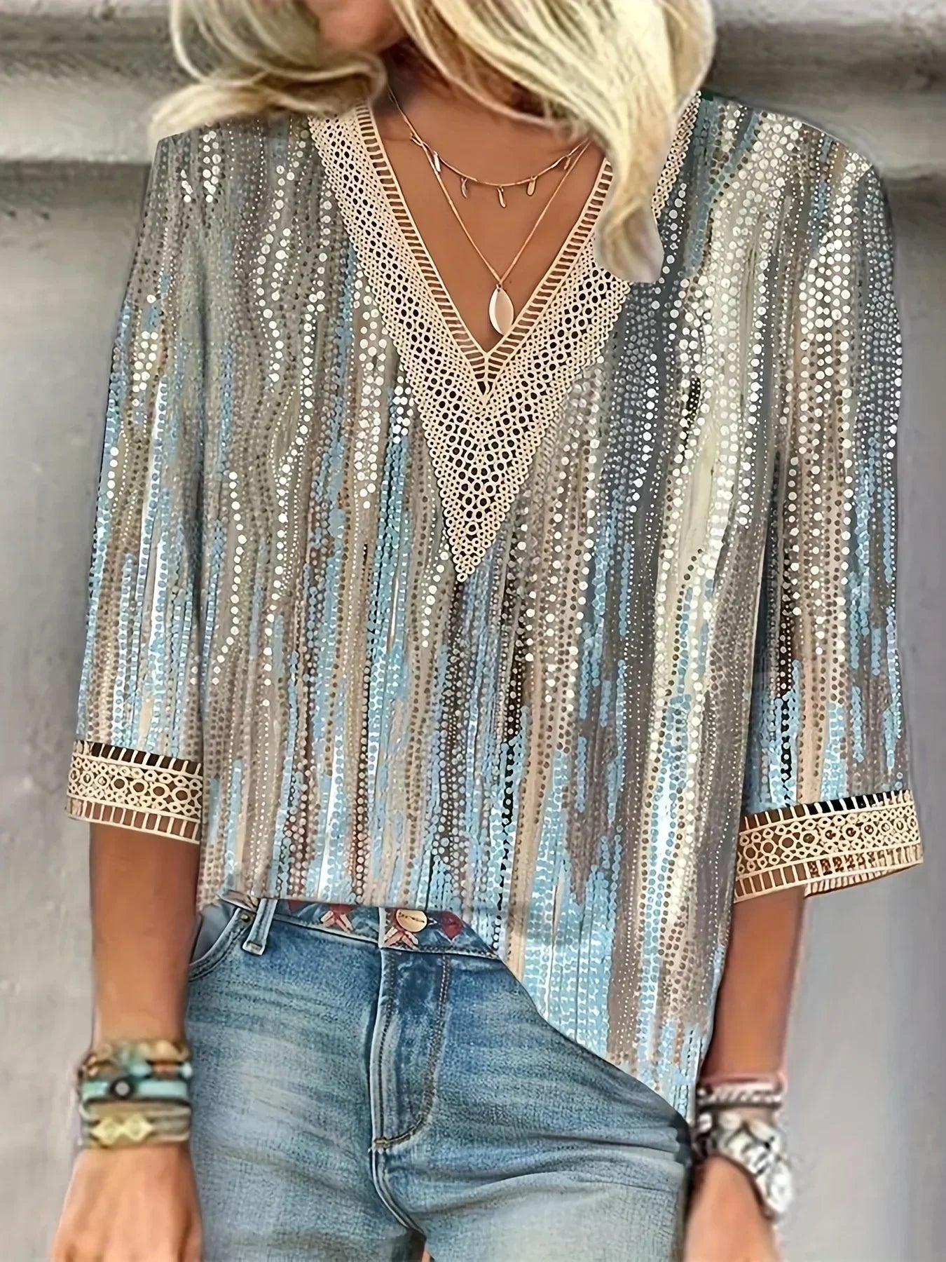Janine™ | Blusa elegante con scollatura a V in pizzo