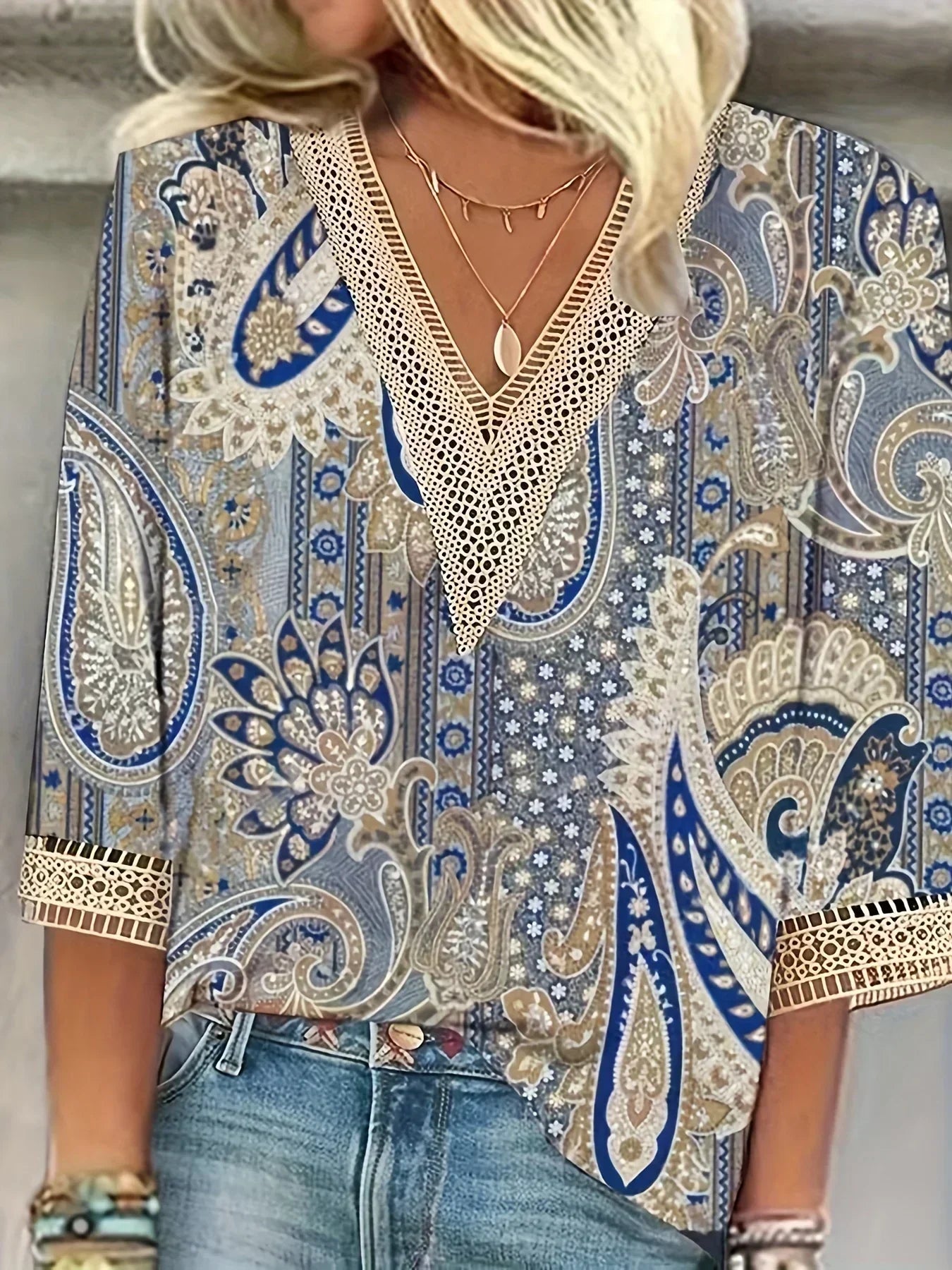 Janine™ | Blusa elegante con scollatura a V in pizzo