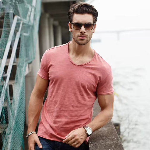 Léon™ | T-Shirt Uomo Base con Scollatura a V Profonda