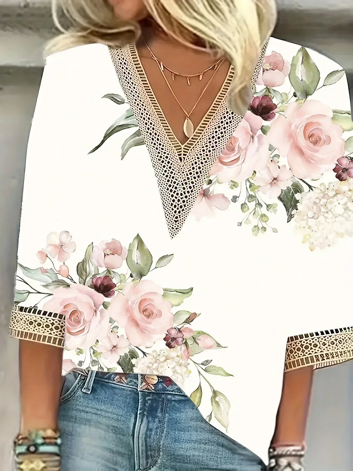 Janine™ | Blusa elegante con scollatura a V in pizzo