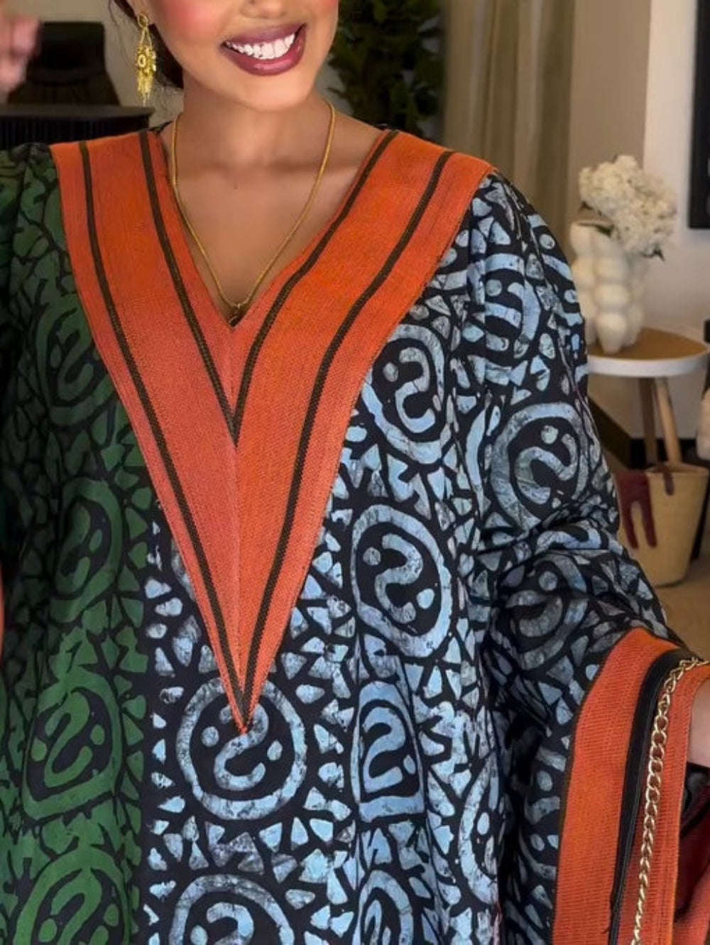 IMANI – ABITO MAXI KAFTANO V-NECK CON STAMPA AFRICANA