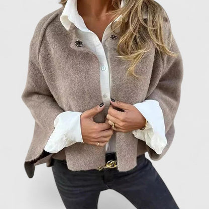 KYLA – GIACCHETTO A BOTTONI CON TEXTURE VIBRANTE